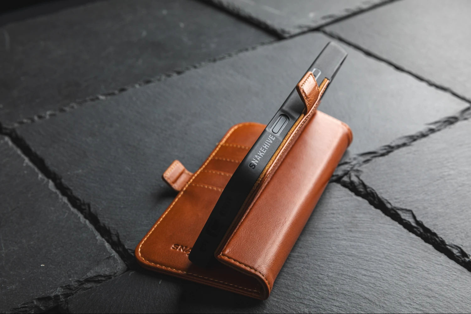 Apple IPhone 16 - Metro Leather Wallet Phone Case 18 Apple IPhone 16 - Metro Leather Wallet Phone Case - Image 18