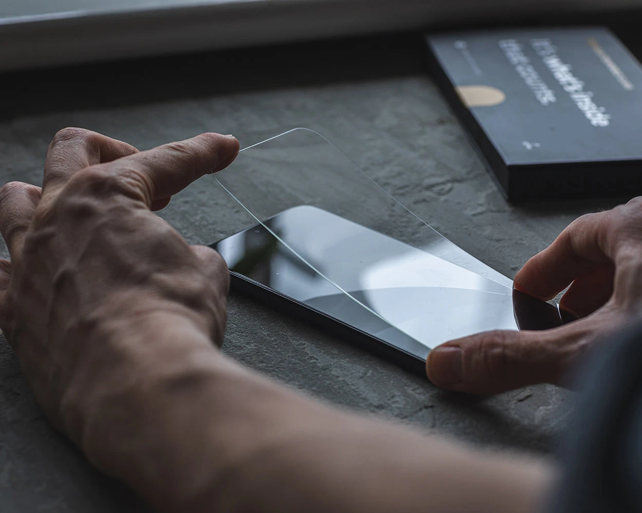 Samsung Galaxy S21 Plus - Premium Tempered Glass Screen Protector 5 Samsung Galaxy S21 Plus - Premium Tempered Glass Screen Protector - Image 5