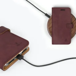 Apple IPhone SE (2020) / SE (2022) - Vintage Leather Wallet Phone Case -Union Store Plum 43e6f5e5 39d6 4b78 91e1 c4fec7818b3d